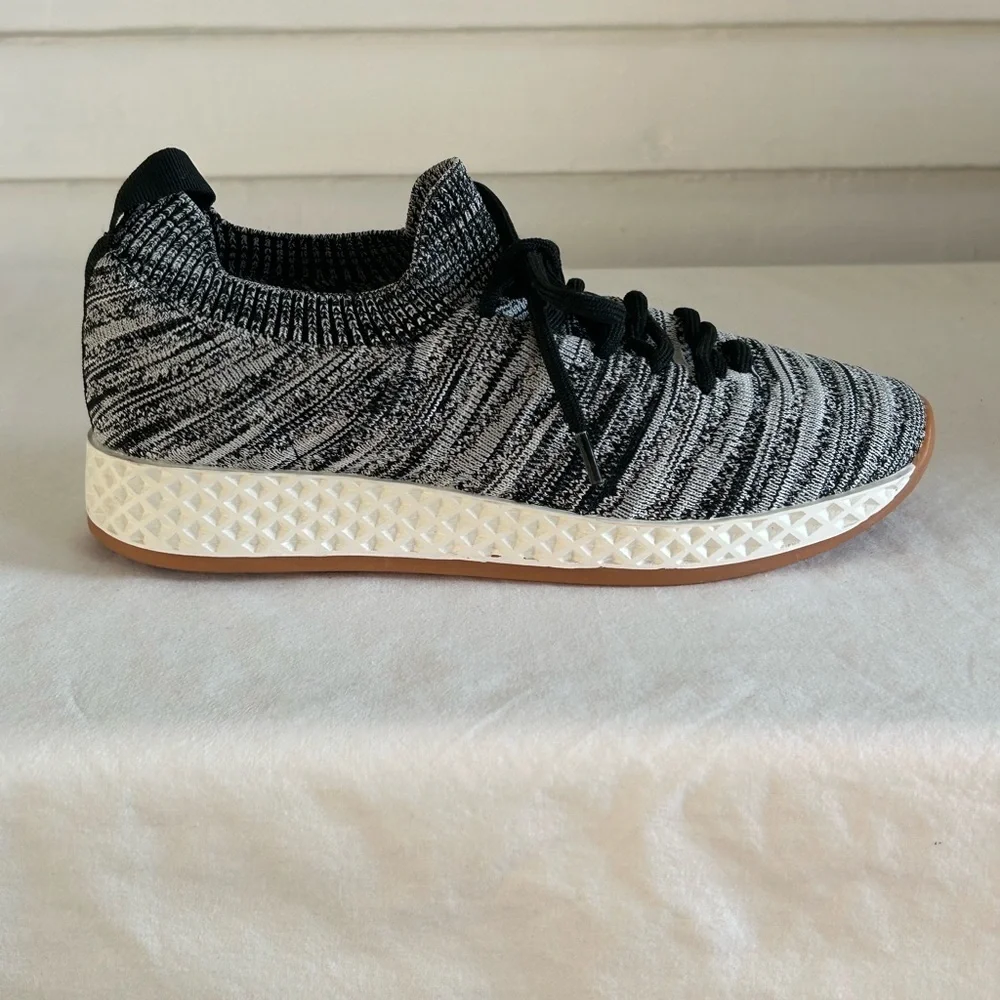 J Slides Urban Support‎ Black and White Knit Sneakers Sz 6